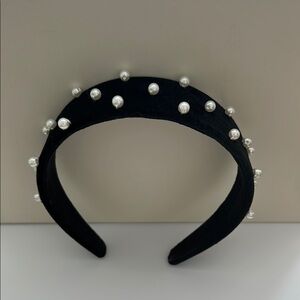 Black and White Pearl Embellished Hair Accessory